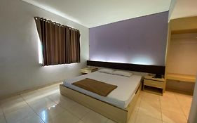 Townhouse Oak Hotel Niaga Surabaya