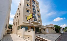 Townhouse Oak Hotel Niaga Surabaya